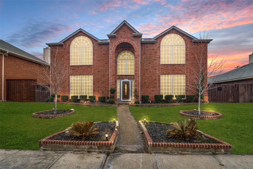 8218 Luna Drive, Rowlett, TX 75088