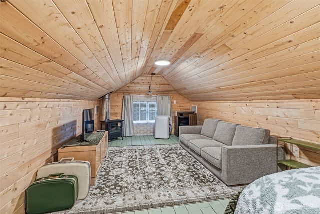 522 SW Front Avenue, Castle Rock, WA 98611