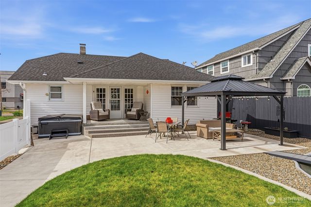 522 SW Front Avenue, Castle Rock, WA 98611
