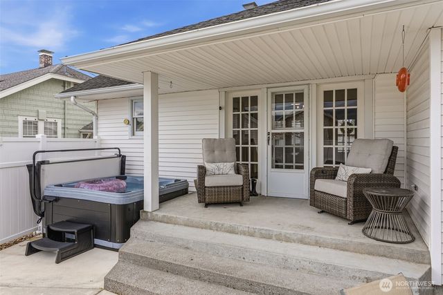 522 SW Front Avenue, Castle Rock, WA 98611