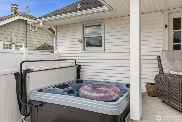 522 SW Front Avenue, Castle Rock, WA 98611