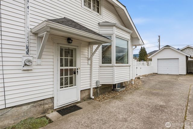 522 SW Front Avenue, Castle Rock, WA 98611