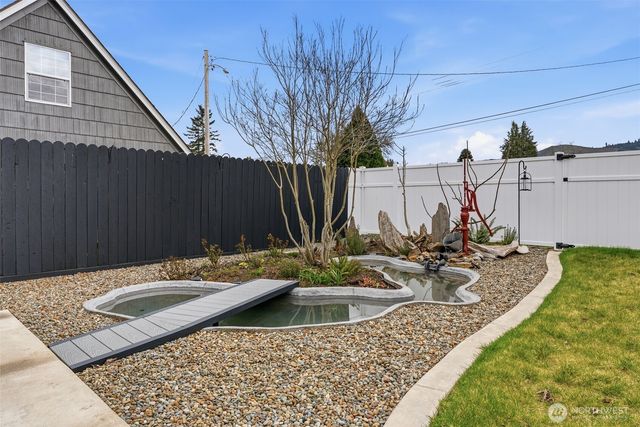 522 SW Front Avenue, Castle Rock, WA 98611