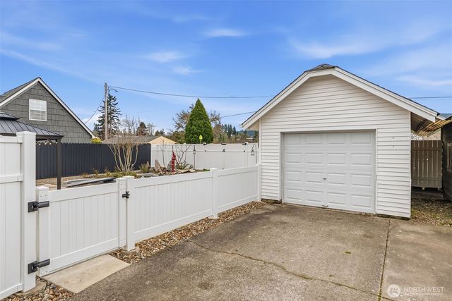 522 SW Front Avenue, Castle Rock, WA 98611