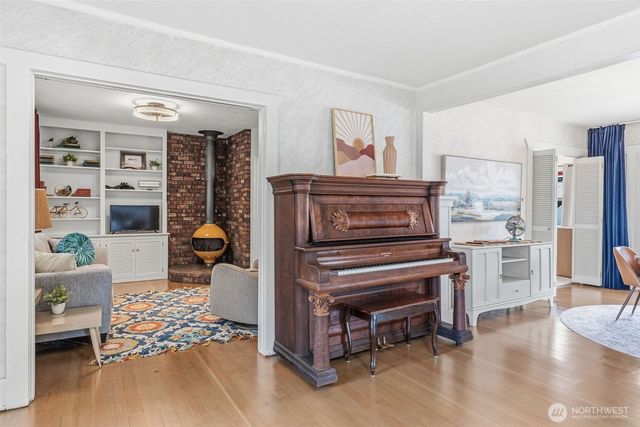 522 SW Front Avenue, Castle Rock, WA 98611