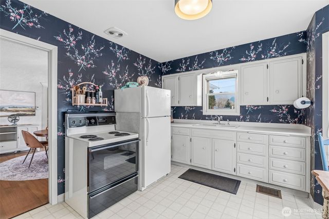 522 SW Front Avenue, Castle Rock, WA 98611