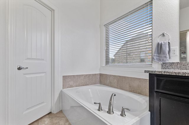 525 Northwood Drive, Oak Point, TX 75068