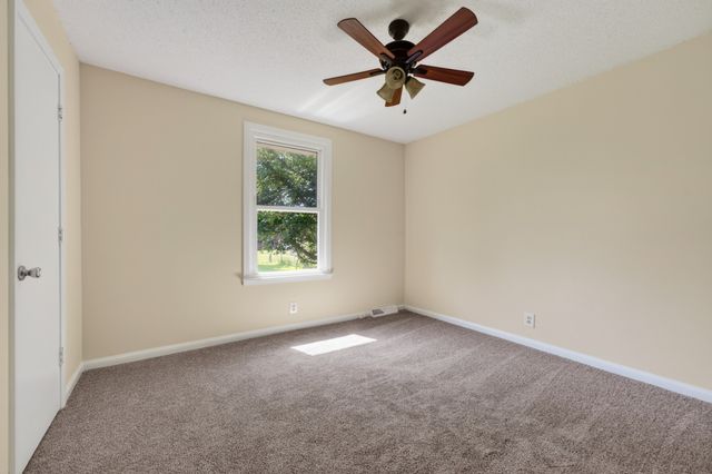 573 Waldorf Dr, Clarksville, TN 37042