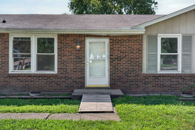 573 Waldorf Dr, Clarksville, TN 37042