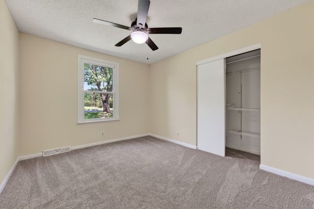573 Waldorf Dr, Clarksville, TN 37042