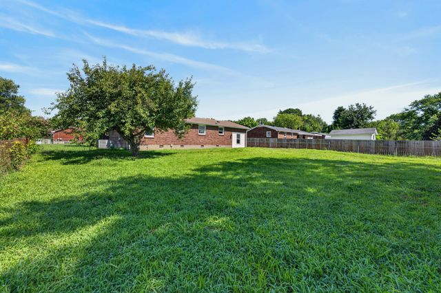 573 Waldorf Dr, Clarksville, TN 37042
