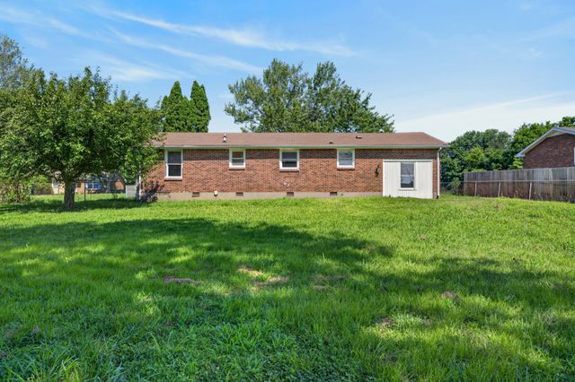 573 Waldorf Dr, Clarksville, TN 37042