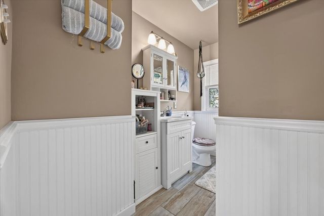 6 Pontiac St, New Bedford, MA 02745