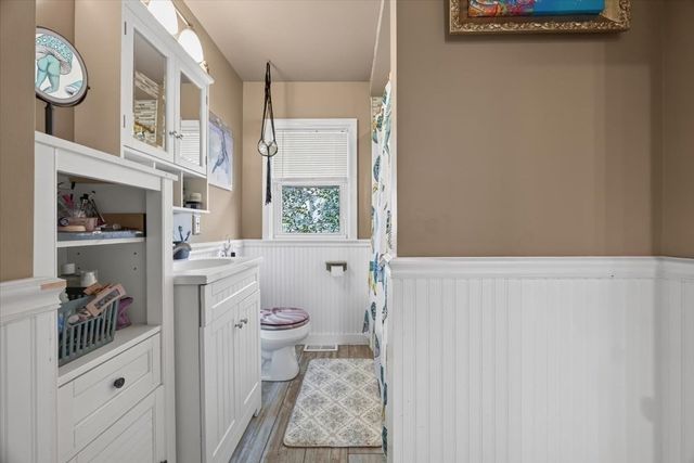 6 Pontiac St, New Bedford, MA 02745
