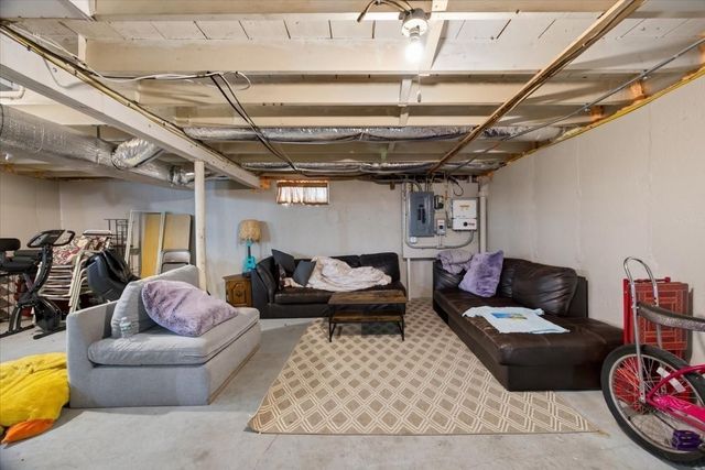 6 Pontiac St, New Bedford, MA 02745