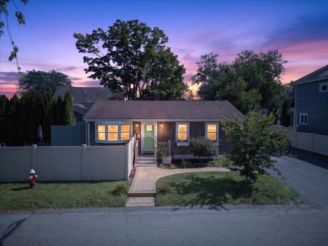 6 Pontiac St, New Bedford, MA 02745