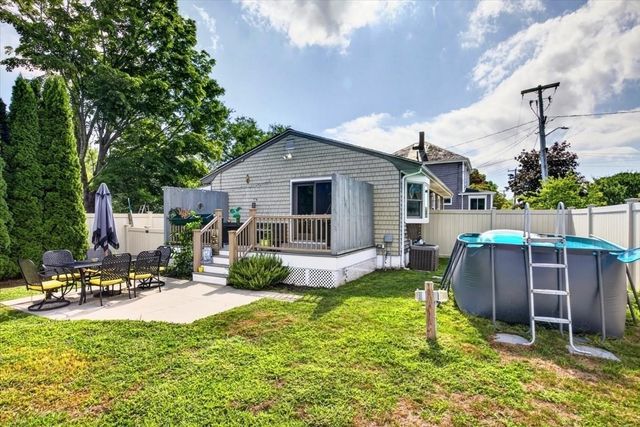 6 Pontiac St, New Bedford, MA 02745