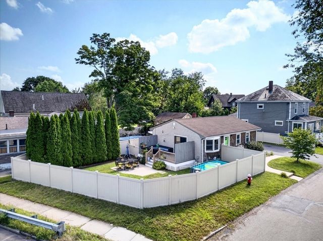 6 Pontiac St, New Bedford, MA 02745