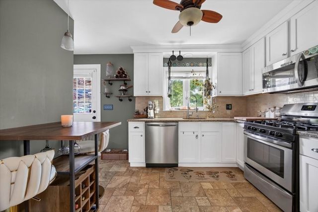 6 Pontiac St, New Bedford, MA 02745