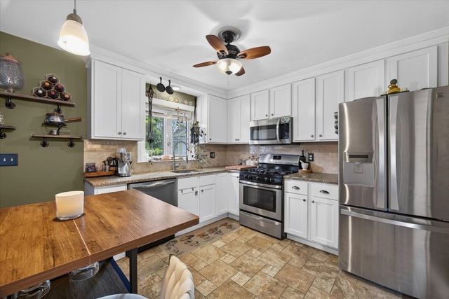 6 Pontiac St, New Bedford, MA 02745