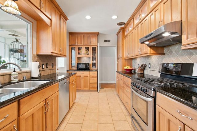 36 W Pine St, Stockton, CA 95204