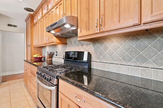 36 W Pine St, Stockton, CA 95204