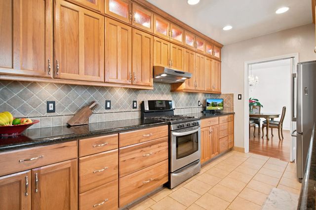 36 W Pine St, Stockton, CA 95204