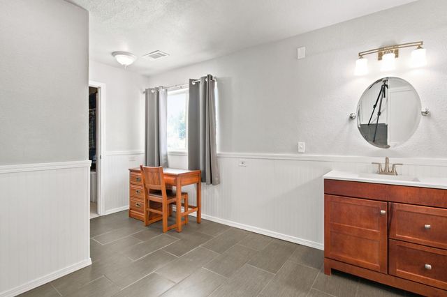 36 W Pine St, Stockton, CA 95204