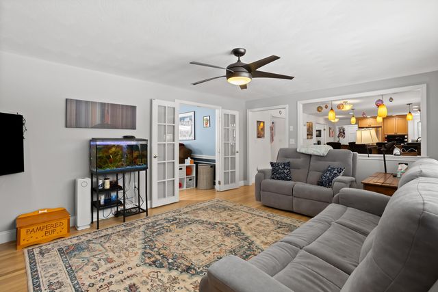 67 Forest Street, Londonderry, NH 03053