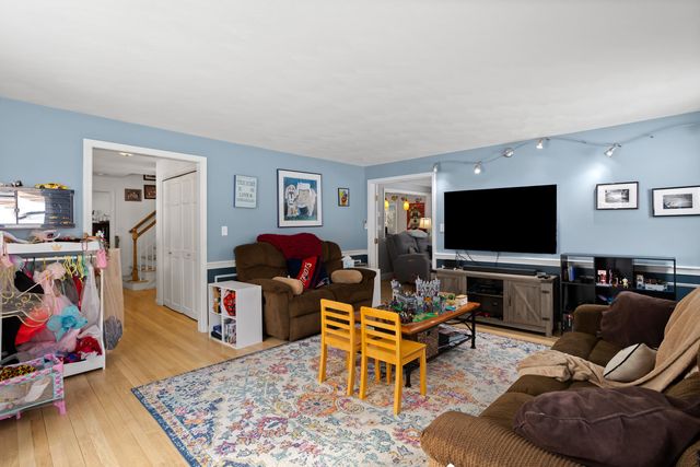 67 Forest Street, Londonderry, NH 03053