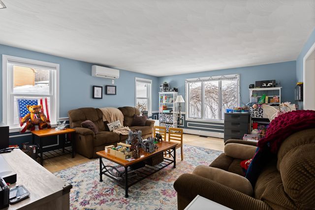 67 Forest Street, Londonderry, NH 03053