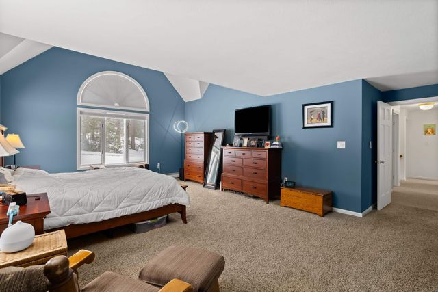 67 Forest Street, Londonderry, NH 03053