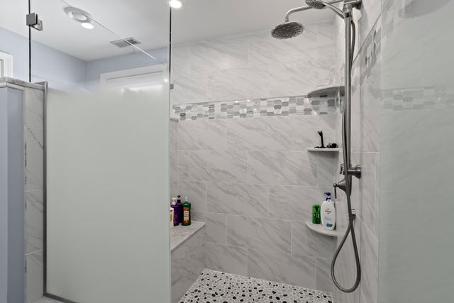 67 Forest Street, Londonderry, NH 03053