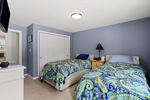 67 Forest Street, Londonderry, NH 03053