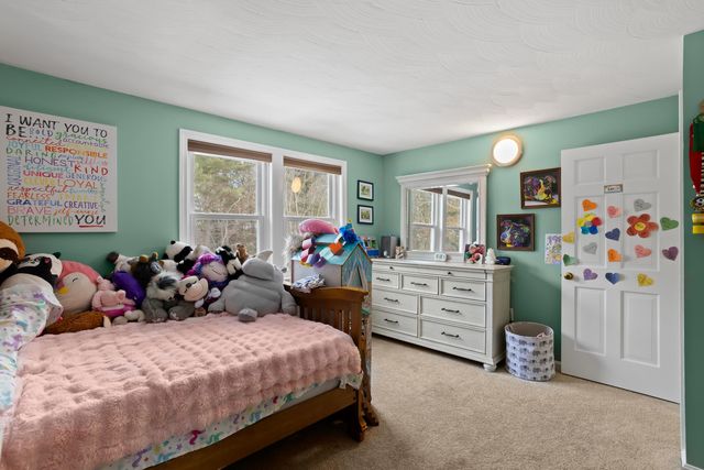 67 Forest Street, Londonderry, NH 03053