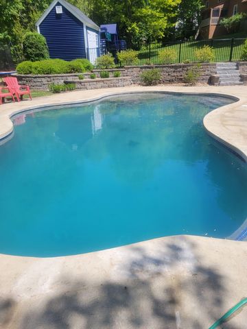 67 Forest Street, Londonderry, NH 03053