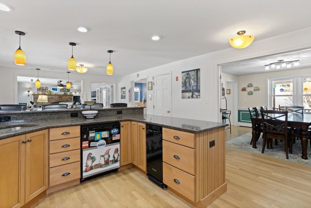 67 Forest Street, Londonderry, NH 03053