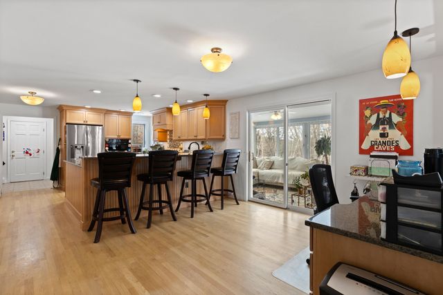 67 Forest Street, Londonderry, NH 03053