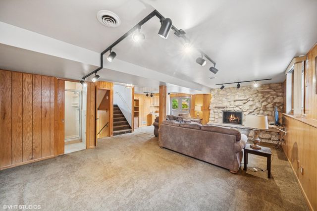 562 Evergreen Lane, Munster, IN 46321