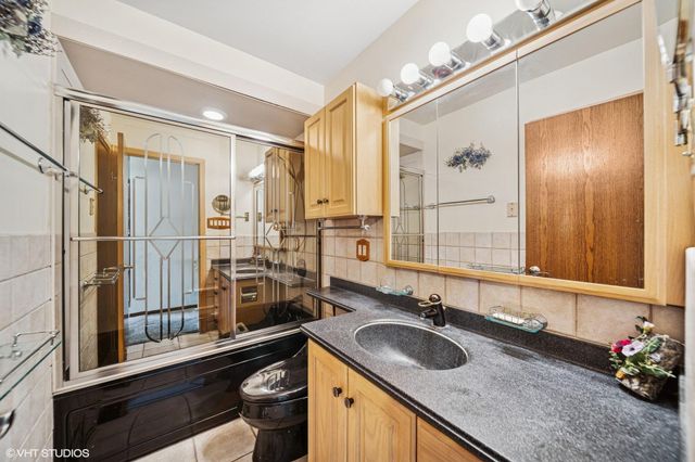 562 Evergreen Lane, Munster, IN 46321