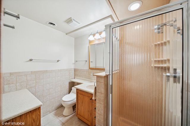 562 Evergreen Lane, Munster, IN 46321