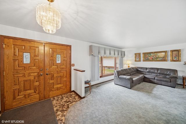562 Evergreen Lane, Munster, IN 46321