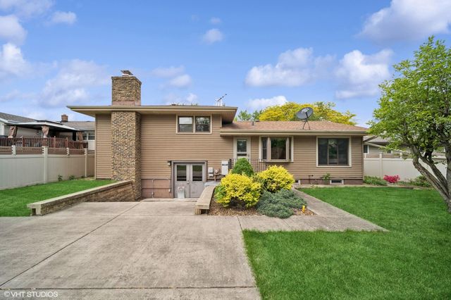 562 Evergreen Lane, Munster, IN 46321