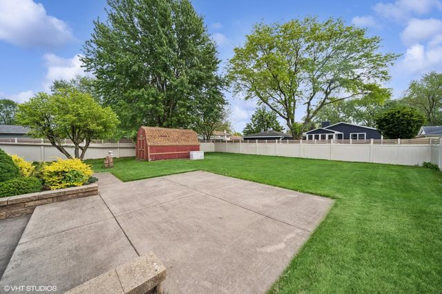 562 Evergreen Lane, Munster, IN 46321