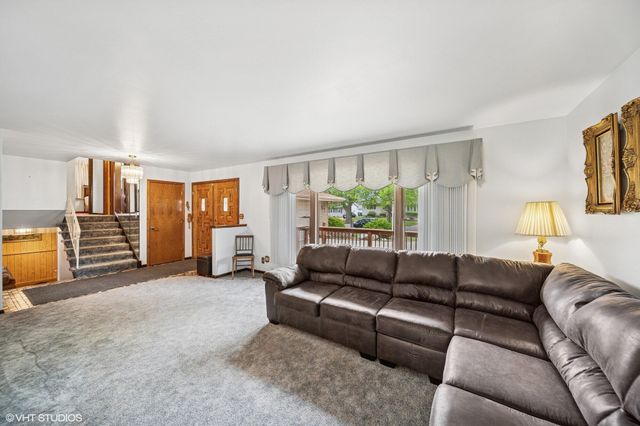 562 Evergreen Lane, Munster, IN 46321