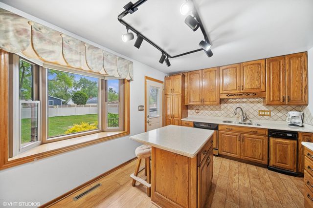 562 Evergreen Lane, Munster, IN 46321