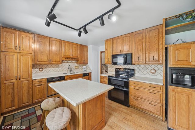 562 Evergreen Lane, Munster, IN 46321
