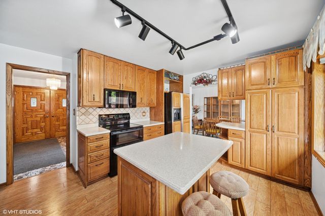 562 Evergreen Lane, Munster, IN 46321