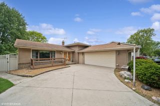 562 Evergreen Lane, Munster, IN 46321