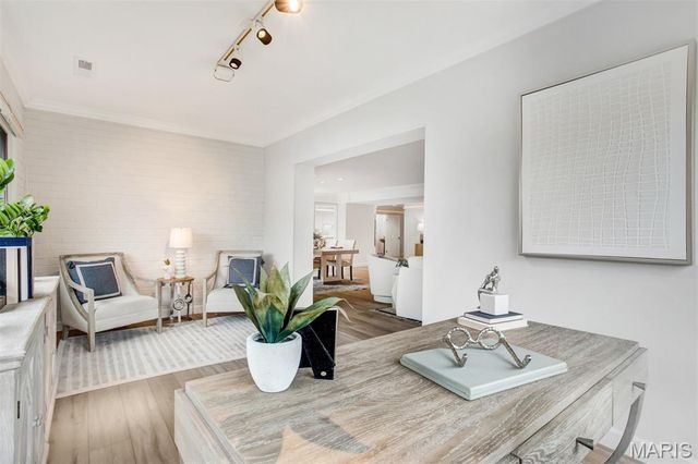 303 N Meramec Avenue 202, Clayton, MO 63105